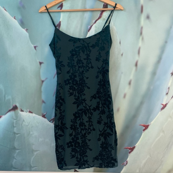 Windsor Velvet floral dark green dress - Picture 2 of 9